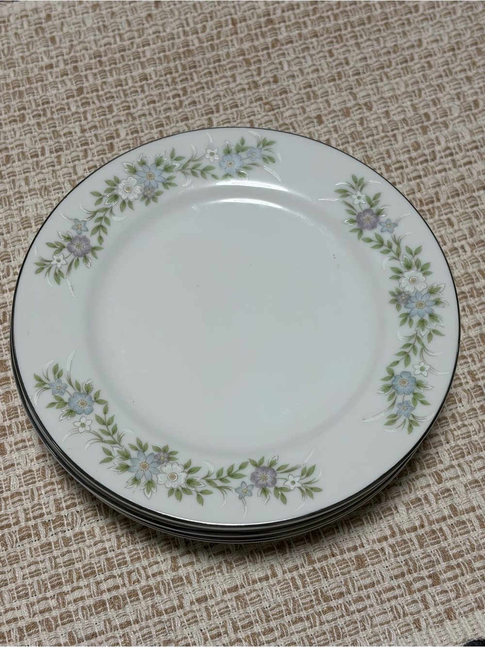 Set of 4 (Classic Floral White Dinner Plate - Green & Blue Accent Fine China (1)